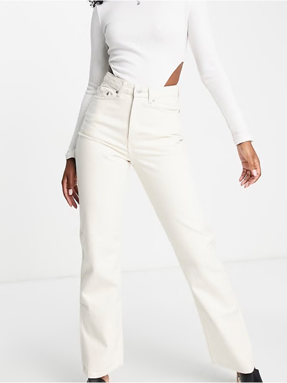 Weekday Rowe High Waist Jeans - Picture 2 of 3